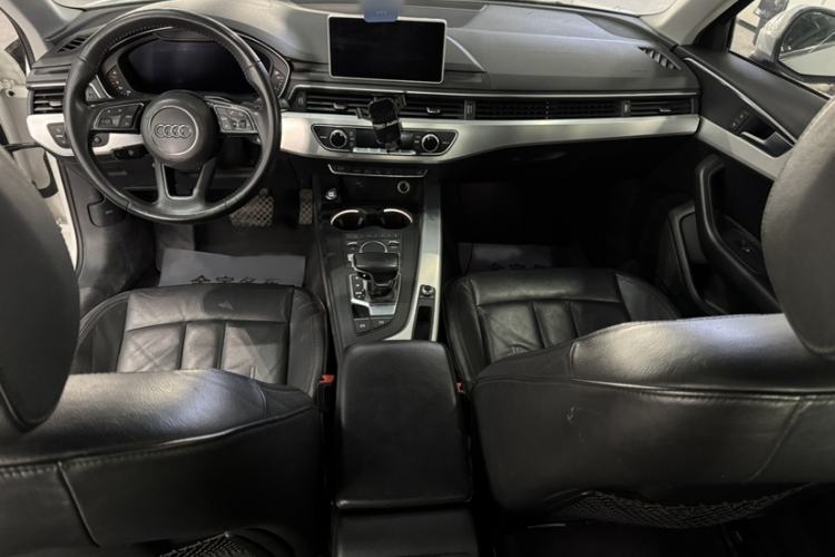 Used Audi A4L 2019 40 TFSI Fashion Edition China VI Emission Standard Interior 3