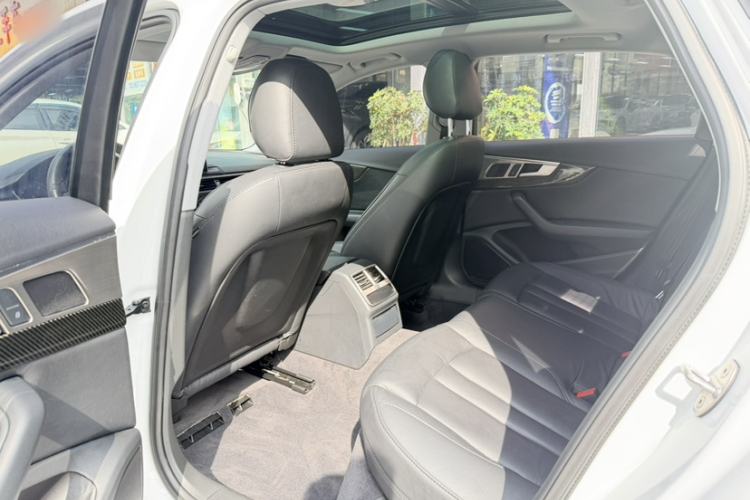 Used Audi A4L 2019 40 TFSI Ambition China VI Interior 3