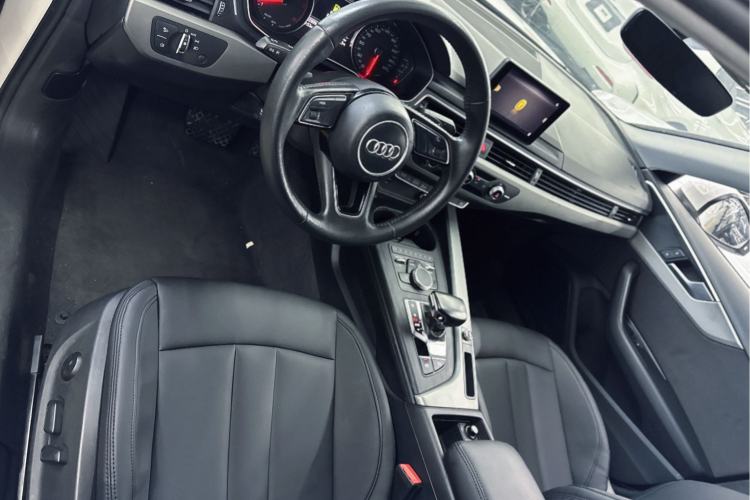 Used Audi A4L 2019 40 TFSI Ambition China VI Interior 3