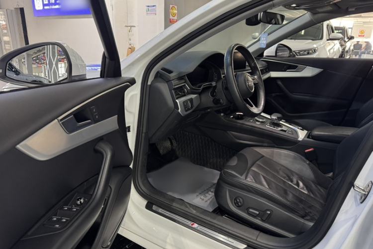 Used Audi A4L 2019 40 TFSI Fashion Edition China VI Emission Standard Interior 3