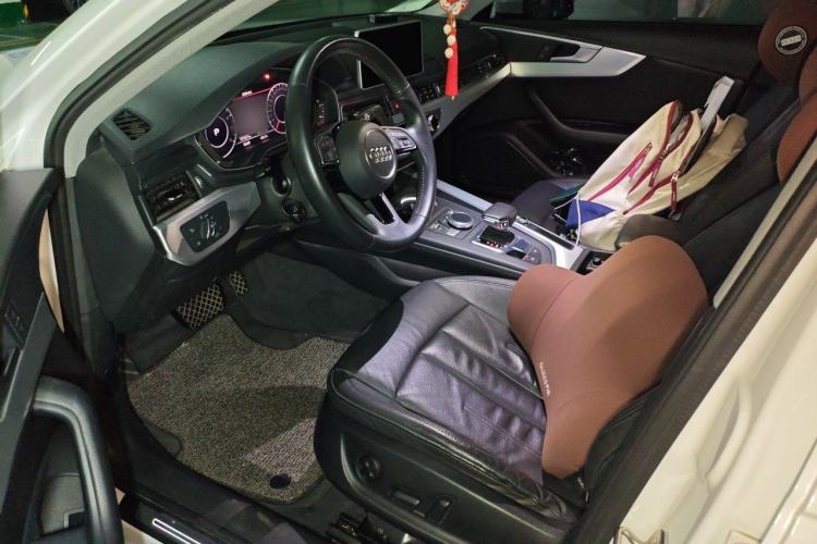 Used Audi A4L 2019 40 TFSI Fashion Edition China VI Emission Standard Interior 3