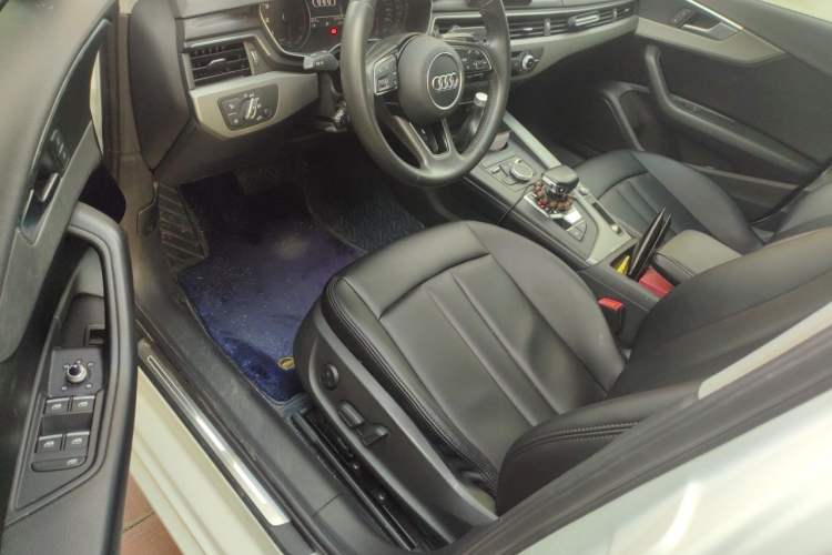 Used Audi A4L 2019 40 TFSI Ambition China VI Interior 3