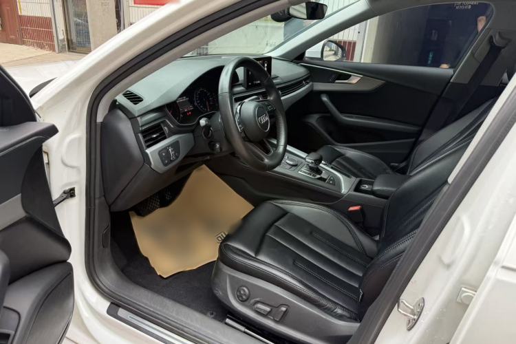 Used Audi A4L 2019 40 TFSI Ambition China VI Interior 3