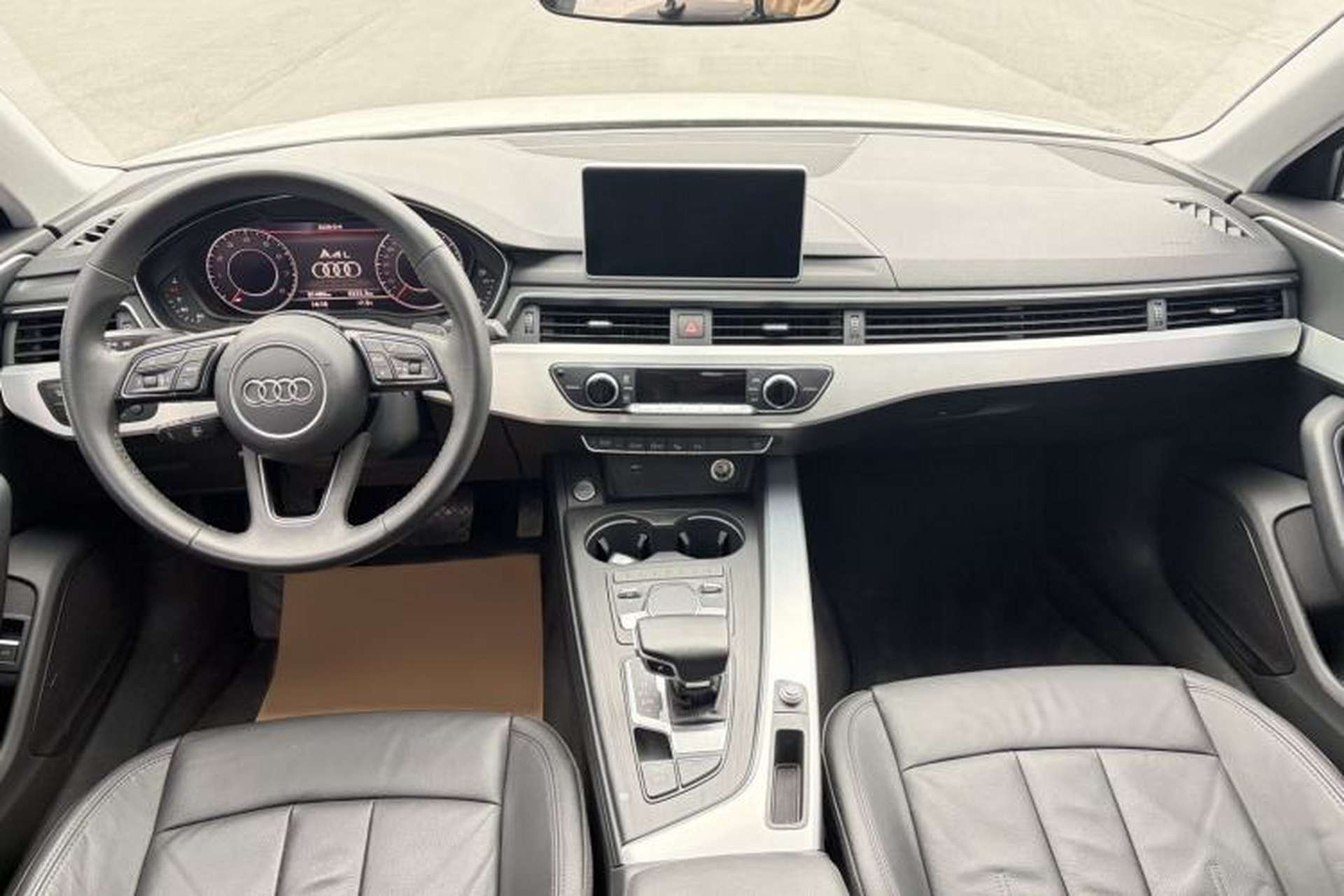 Used Audi A4L 2019 40 TFSI Fashion Edition China VI Emission Standard Interior 4