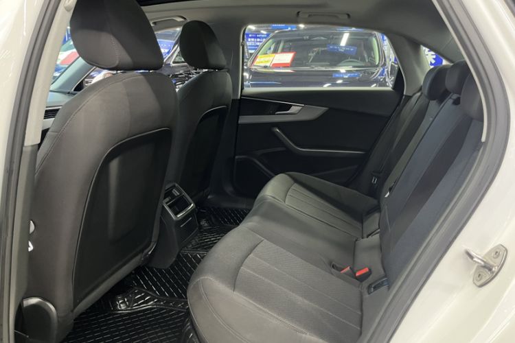 Used Audi A4L 2019 40 TFSI Ambition China VI Interior 4