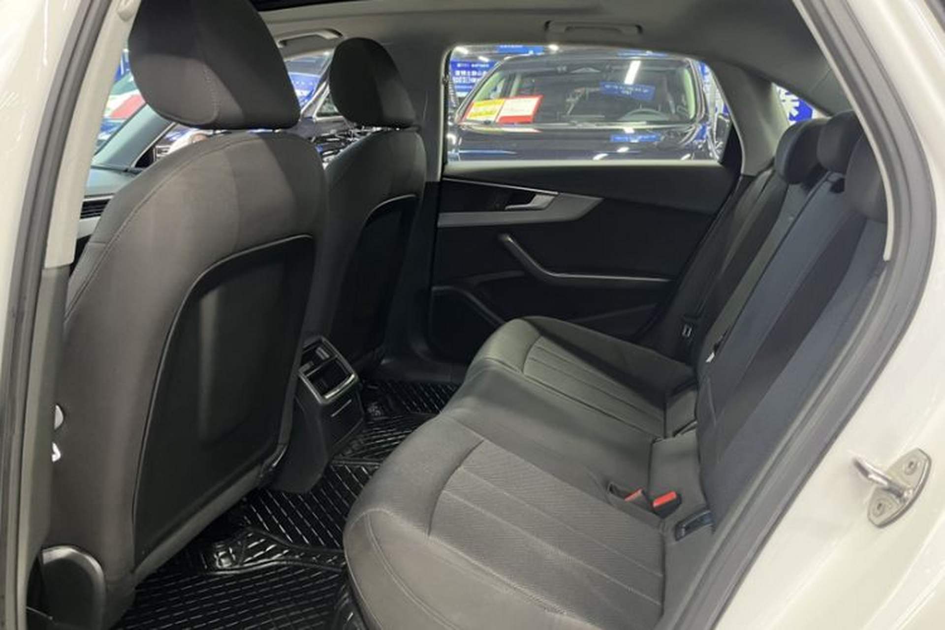 Used Audi A4L 2019 40 TFSI Ambition China VI Interior 4