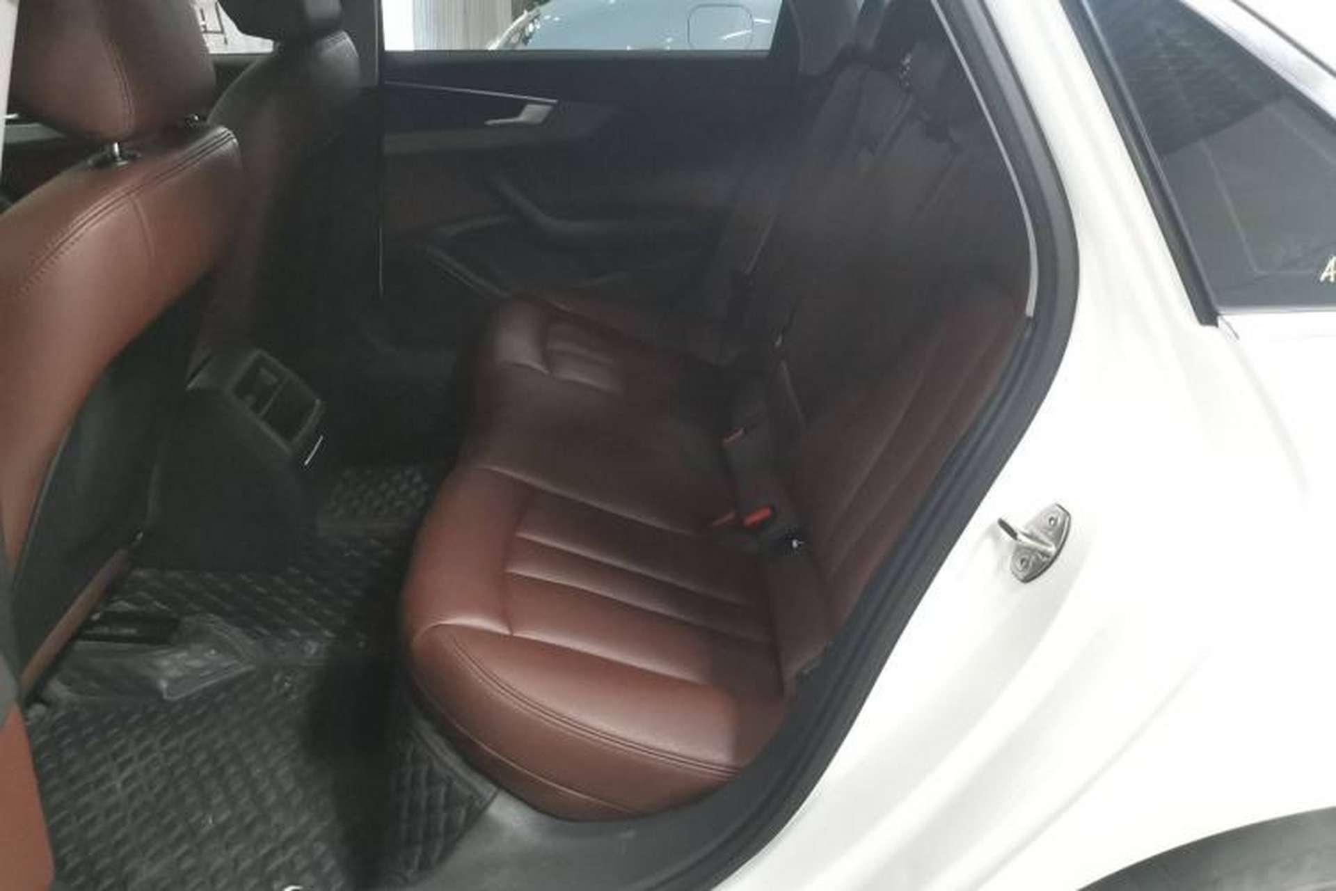 Used Audi A4L 2019 40 TFSI Ambition China VI Interior 4