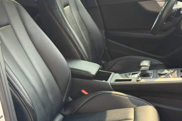 Used Audi A4L 2019 40 TFSI Ambition Version China V Interior 4