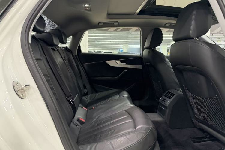 Used Audi A4L 2019 40 TFSI Fashion Edition China VI Emission Standard Interior 4