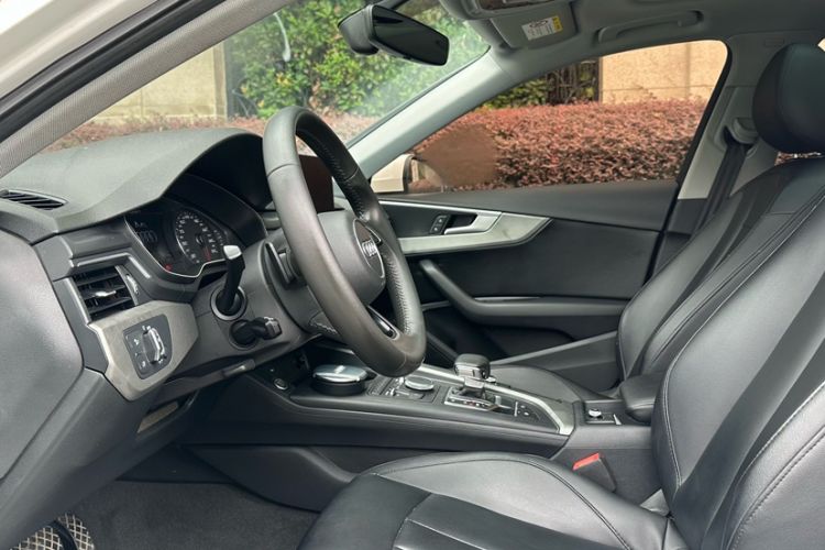 Used Audi A4L 2019 40 TFSI Ambition China VI Interior 4