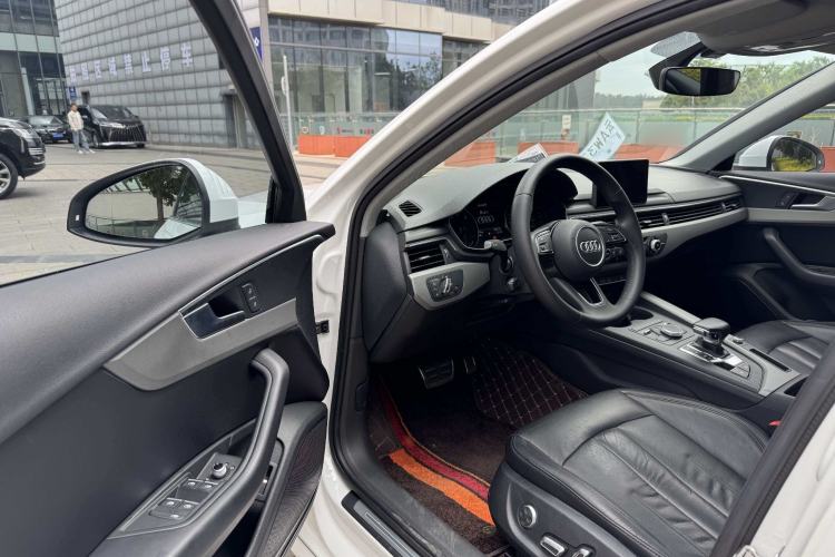 Used Audi A4L 2019 40 TFSI Ambition China VI Interior 4
