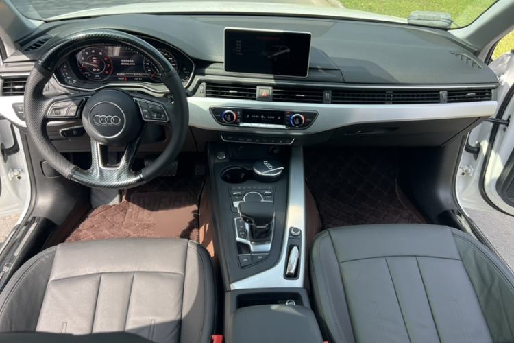 Used Audi A4L 2019 40 TFSI Fashion Edition China VI Emission Standard Interior 4
