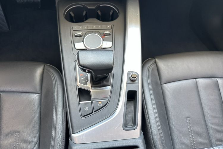 Used Audi A4L 2019 40 TFSI Fashion Edition China VI Emission Standard Interior 4