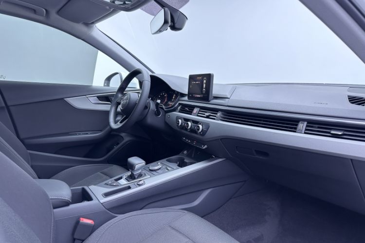 Used Audi A4L 2019 40 TFSI Ambition Version China V Interior 4