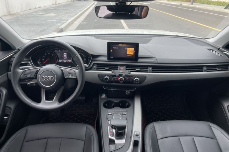 Used Audi A4L 2019 40 TFSI Ambition China VI Interior 4