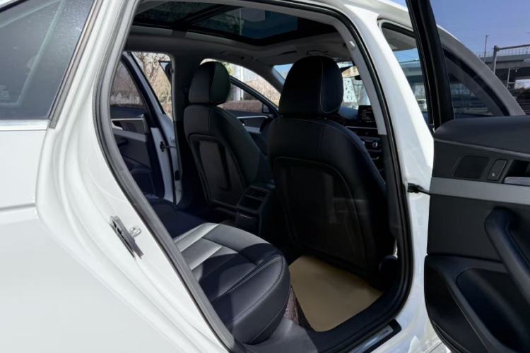 Used Audi A4L 2019 40 TFSI Ambition China VI Interior 4