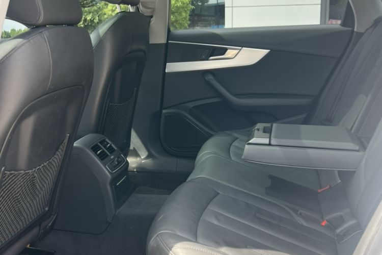 Used Audi A4L 2019 40 TFSI Fashion Version China V Interior 4