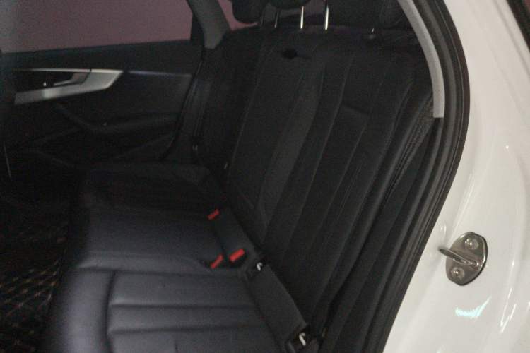 Used Audi A4L 2019 40 TFSI Fashion Edition China VI Emission Standard Interior 4