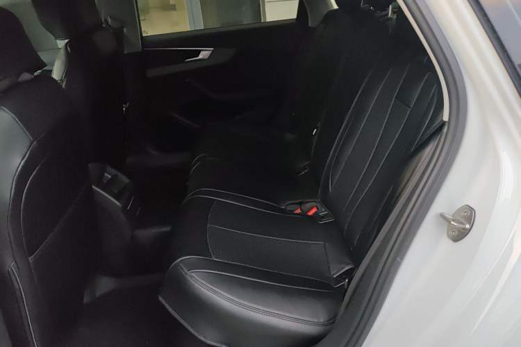 Used Audi A4L 2019 35 TFSI Ambition China VI Interior 4
