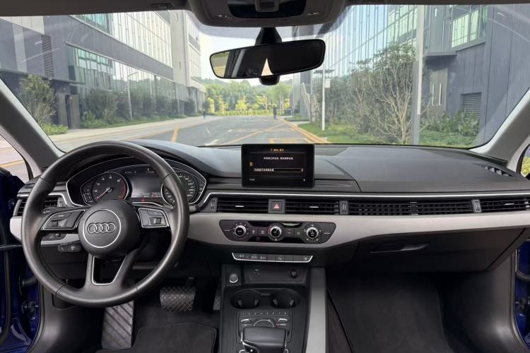 Used Audi A4L 2019 40 TFSI Ambition China VI Interior 4