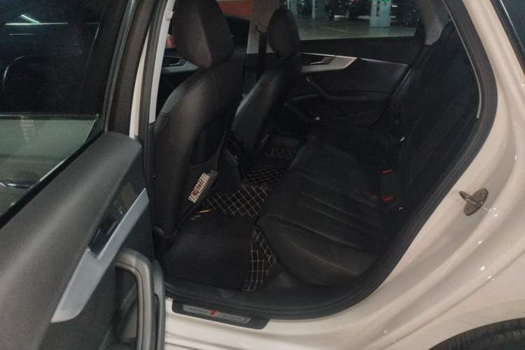 Used Audi A4L 2019 40 TFSI Fashion Edition China VI Emission Standard Interior 4
