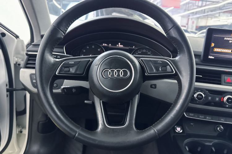 Used Audi A4L 2019 40 TFSI Ambition China VI Interior 4