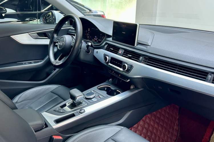 Used Audi A4L 2019 40 TFSI Fashion Edition China VI Emission Standard Interior 4