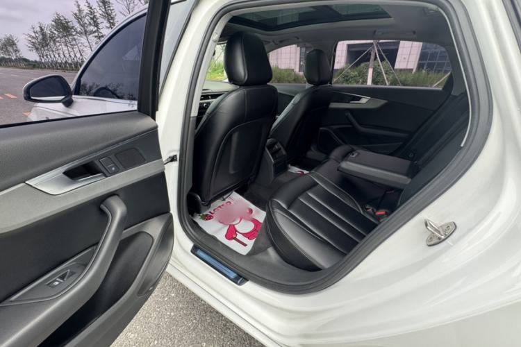 Used Audi A4L 2019 40 TFSI Ambition Version China V Interior 5