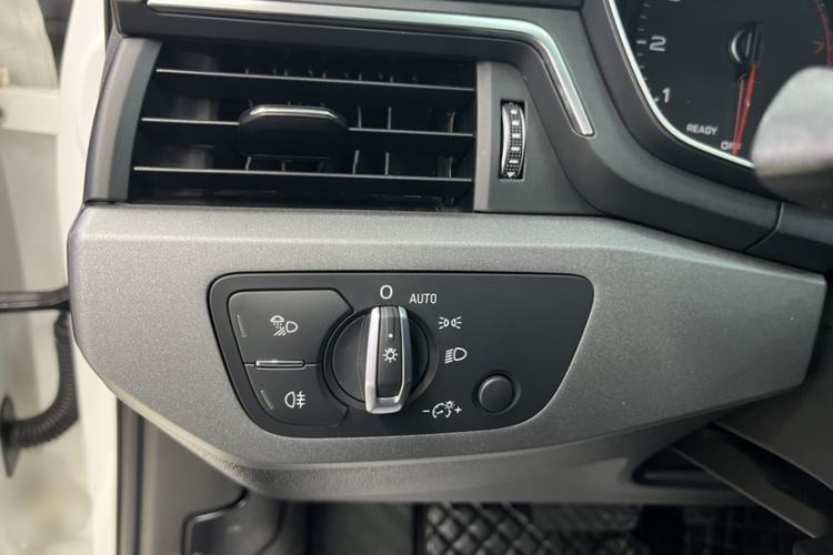 Used Audi A4L 2019 40 TFSI Ambition China VI Interior 5