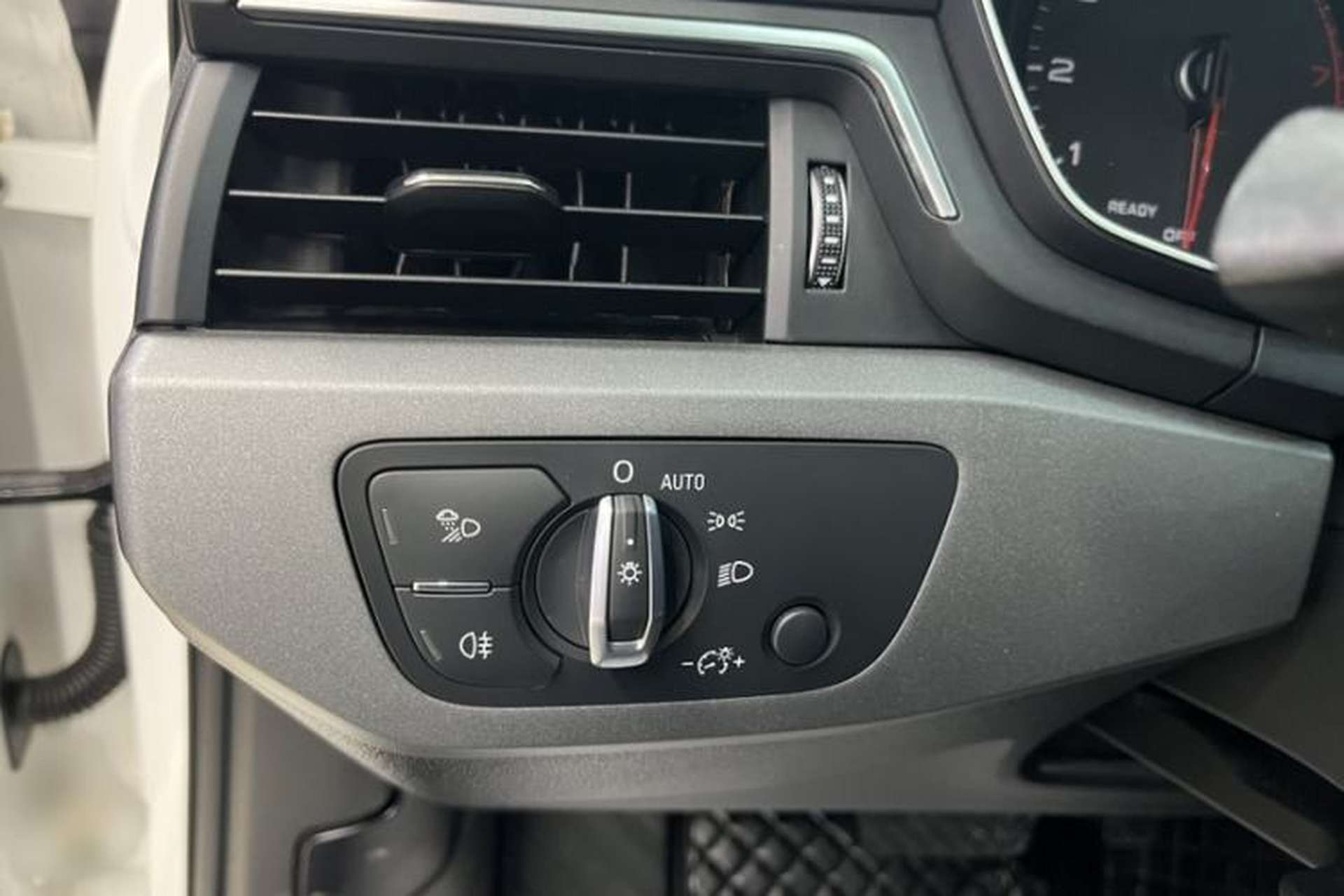 Used Audi A4L 2019 40 TFSI Ambition China VI Interior 5