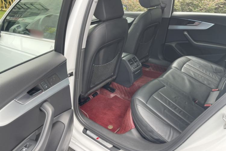 Used Audi A4L 2019 40 TFSI Fashion Edition China VI Emission Standard Interior 5