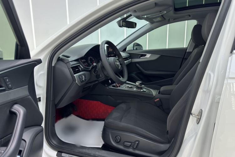 Used Audi A4L 2019 40 TFSI Ambition China VI Interior 5