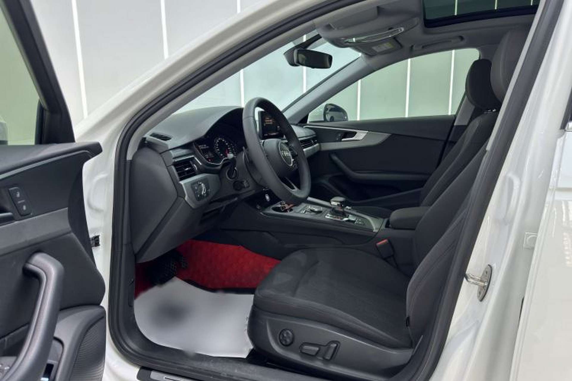 Used Audi A4L 2019 40 TFSI Ambition China VI Interior 5