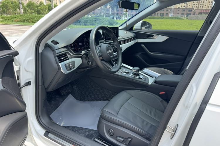 Used Audi A4L 2019 40 TFSI Fashion Edition China VI Emission Standard Interior 5
