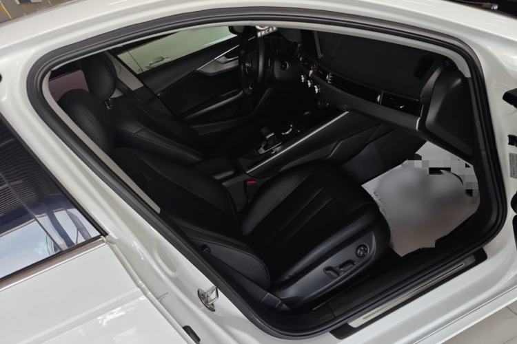 Used Audi A4L 2019 40 TFSI Ambition China VI Interior 5