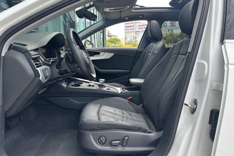 Used Audi A4L 2019 40 TFSI Fashion Edition China VI Emission Standard Interior 5