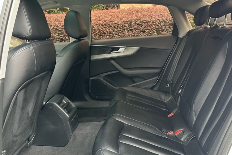 Used Audi A4L 2019 40 TFSI Ambition China VI Interior 5