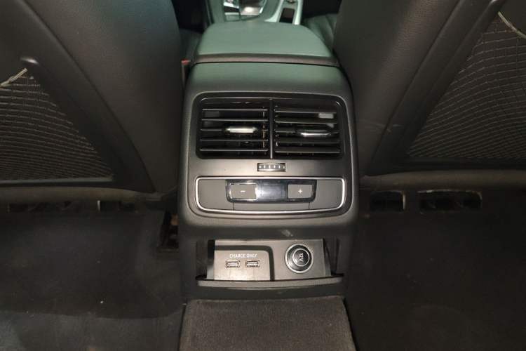 Used Audi A4L 2019 40 TFSI Fashion Edition China VI Emission Standard Interior 5