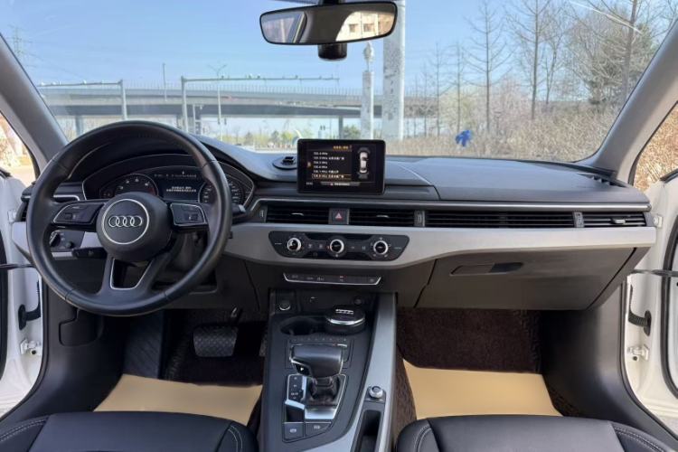 Used Audi A4L 2019 40 TFSI Ambition China VI Interior 5