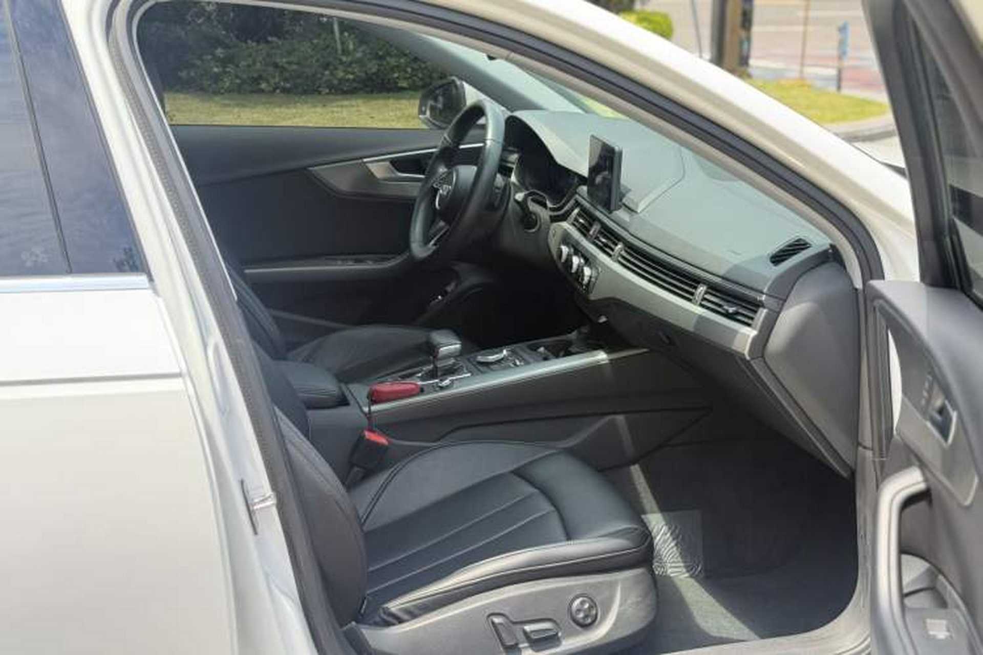 Used Audi A4L 2019 40 TFSI Ambition China VI Interior 5