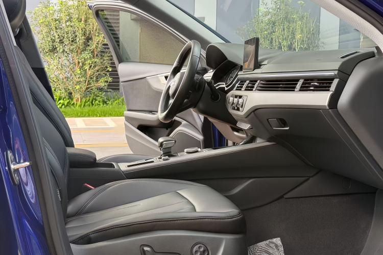 Used Audi A4L 2019 40 TFSI Ambition China VI Interior 5
