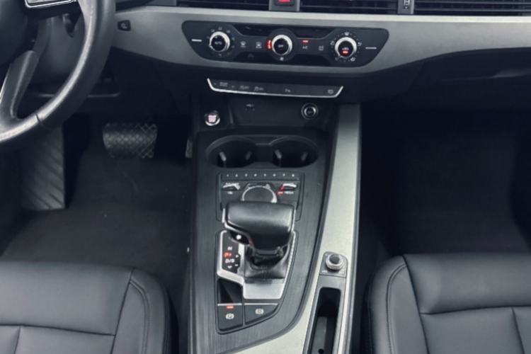 Used Audi A4L 2019 40 TFSI Ambition China VI Interior 5