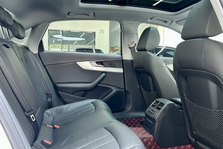 Used Audi A4L 2019 40 TFSI Fashion Edition China VI Emission Standard Interior 5