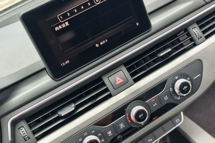 Used Audi A4L 2019 40 TFSI Ambition China VI Interior 5