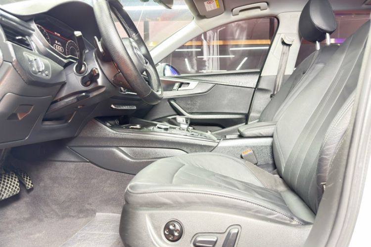 Used Audi A4L 2019 40 TFSI Fashion Version China V Interior 6