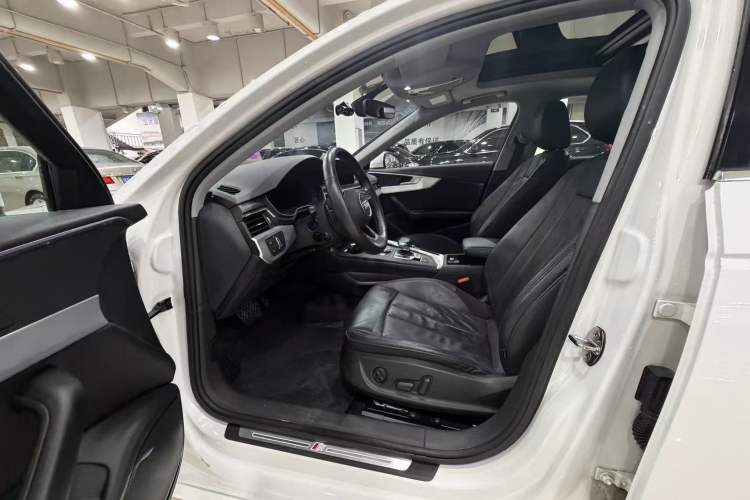 Used Audi A4L 2019 40 TFSI Fashion Edition China VI Emission Standard Interior 6