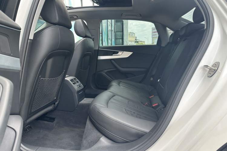 Used Audi A4L 2019 40 TFSI Fashion Edition China VI Emission Standard Interior 6