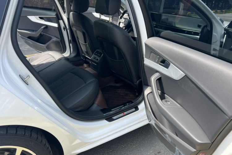 Used Audi A4L 2019 40 TFSI Fashion Edition China VI Emission Standard Interior 6