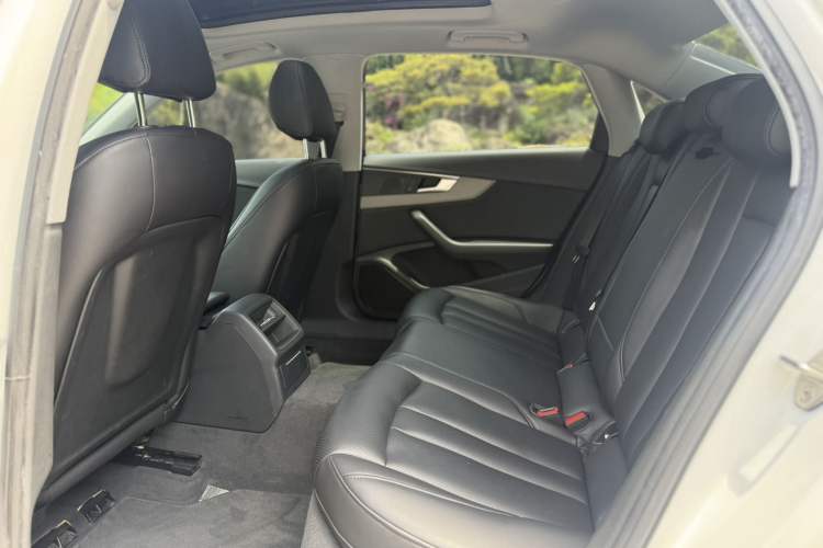 Used Audi A4L 2019 40 TFSI Ambition China VI Interior 6