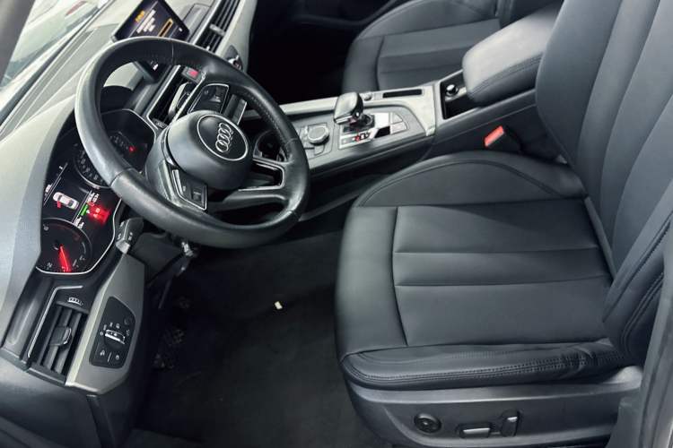 Used Audi A4L 2019 40 TFSI Ambition China VI Interior 6